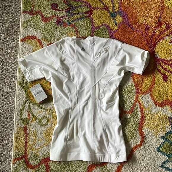 NWT ALIGNMED WHITE ZIPPER SHORT SLEEVE WOMENS MEDIUM - Picture 9 of 10